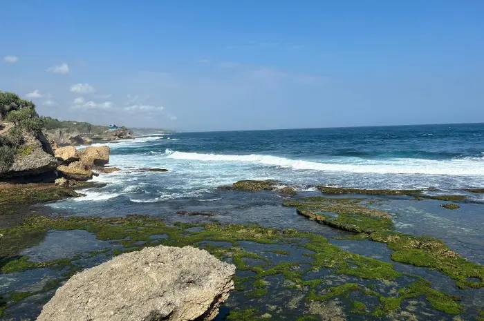 10 Wisata Pantai di Gunung Kidul, Eksplorasi Keindahan Pesisir Selatan yang Mempesona